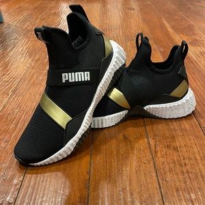 Puma 8.5 Defy Mid Metal training shoe like new